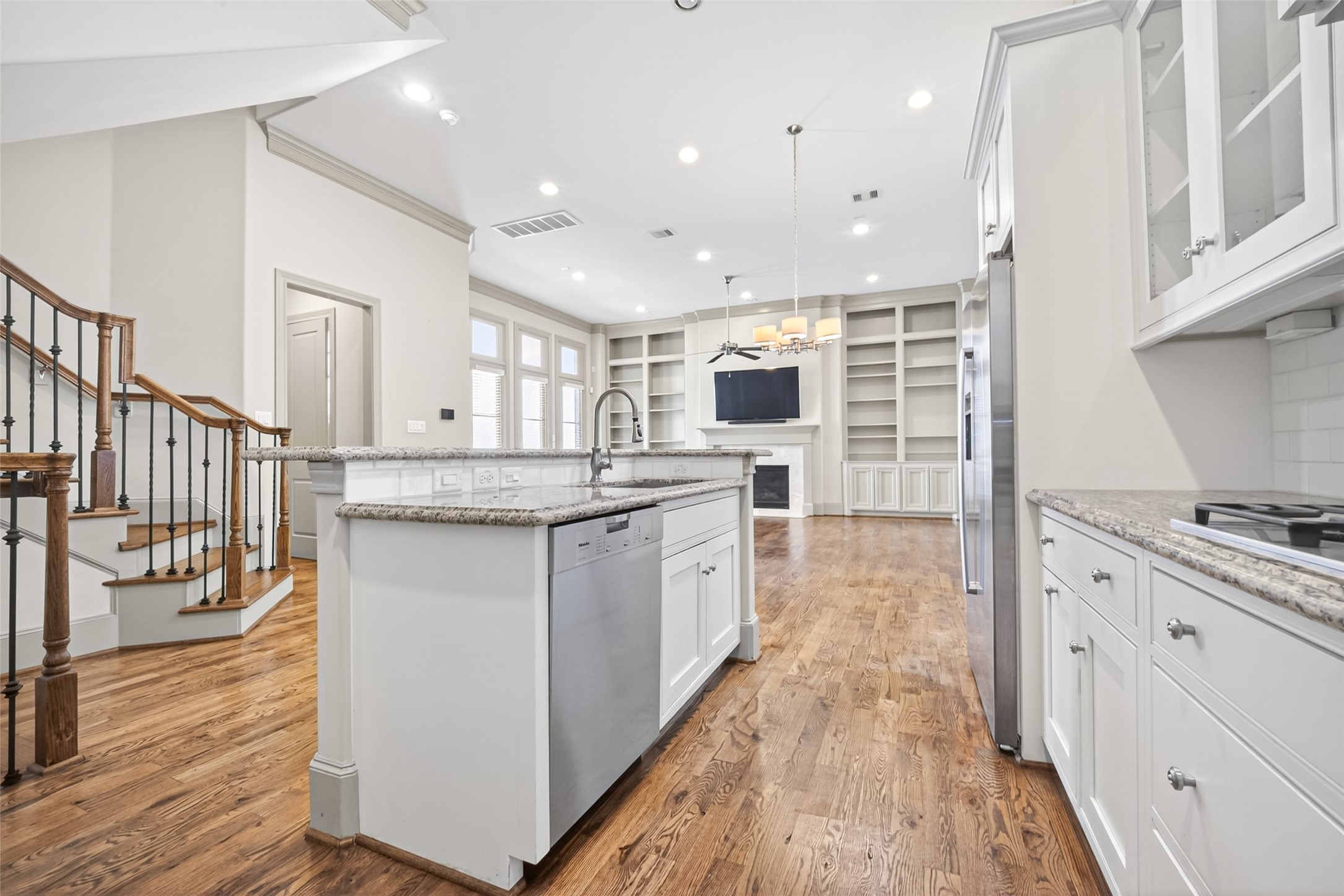 308 West Bell Street Houston, TX 77019 - Photo 17 of 50