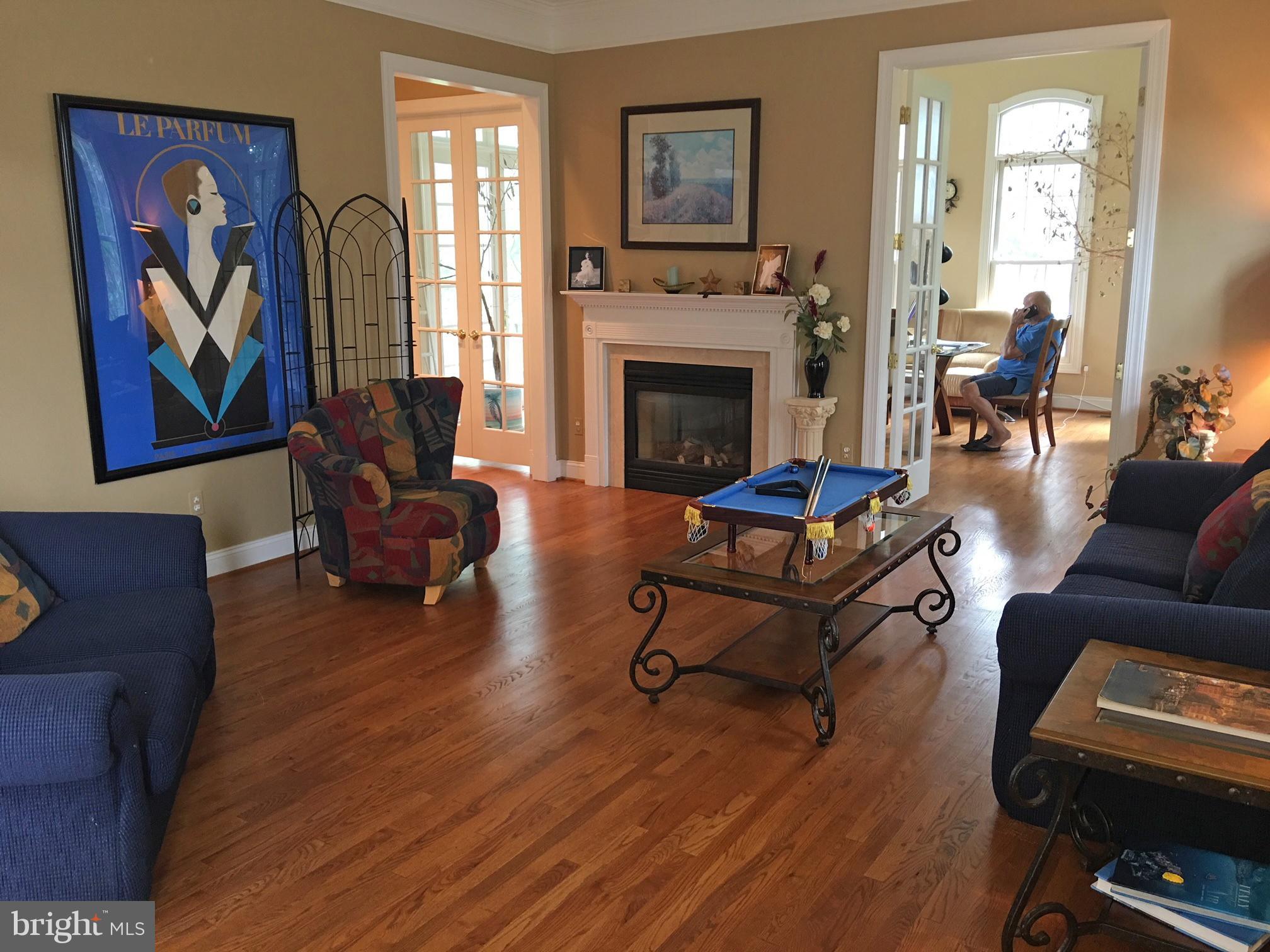 12625 Greenbriar Road Potomac, MD 20854 - Photo 5 of 19 Living Room