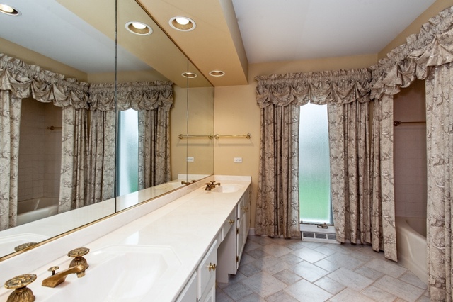 1881 Sunset Ridge Road Northfield, IL 60093 - Photo 9 of 14