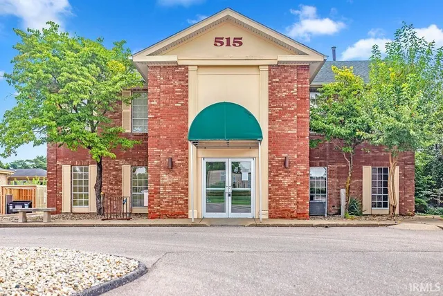 $995,000 | 515 South Woodscrest Drive, Bloomington, IN 47401