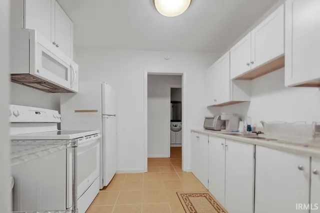 $995,000 | 515 South Woodscrest Drive, Bloomington, IN 47401