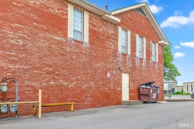 $995,000 | 515 South Woodscrest Drive, Bloomington, IN 47401