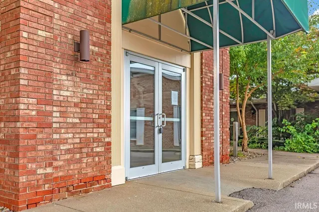 $995,000 | 515 South Woodscrest Drive, Bloomington, IN 47401