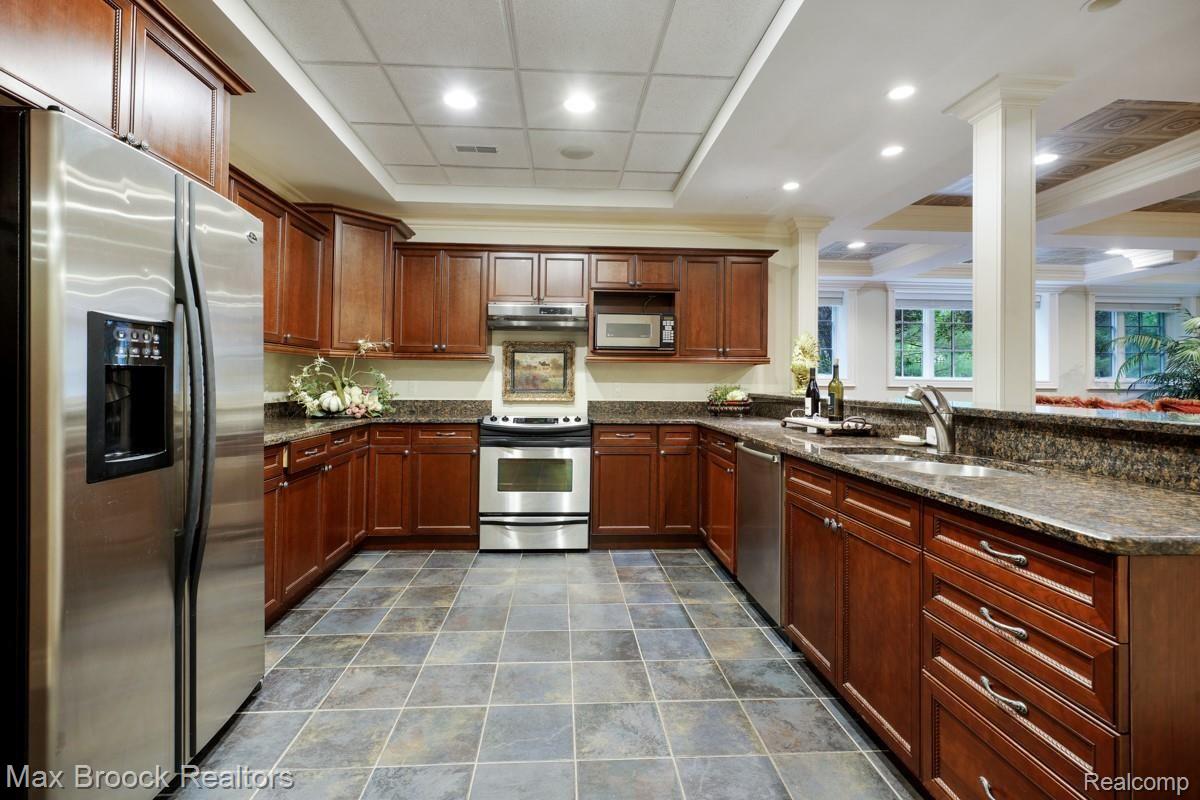 372 Barden Road Bloomfield Hills, MI 48304 - Photo 40 of 52 DSC07734.jpg