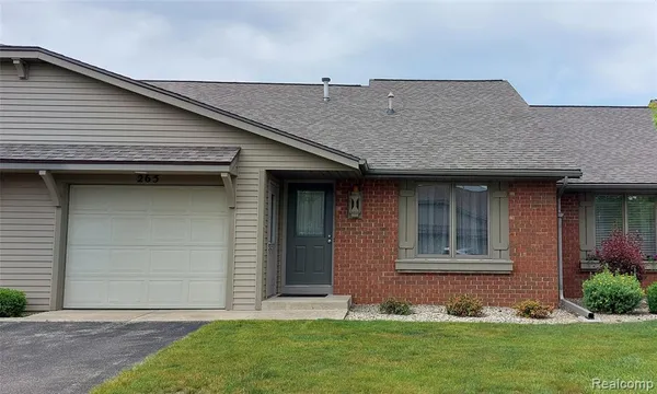 $304,900 | 265 Interlaken Court, Zeeland, MI 49464