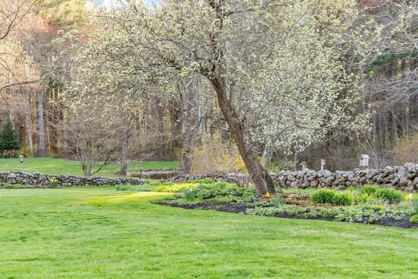 $1,995,000 | 322 West Street, Carlisle, MA 01741