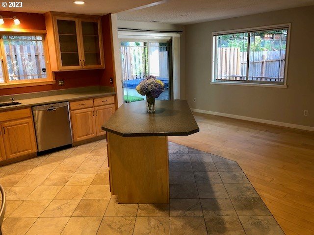 3770 Spruce Street North Bend, OR 97459 - Photo 11 of 42 Kitchen/Dining Room