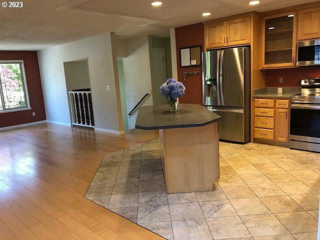 3770 Spruce Street North Bend, OR 97459 - Photo 14 of 42 Kitchen/Living Room