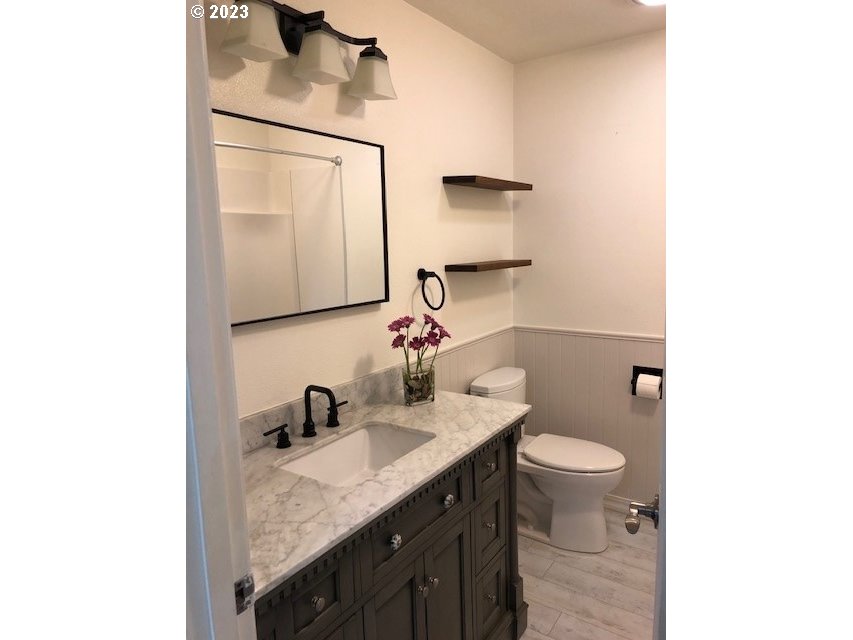 3770 Spruce Street North Bend, OR 97459 - Photo 18 of 42 Bathroom