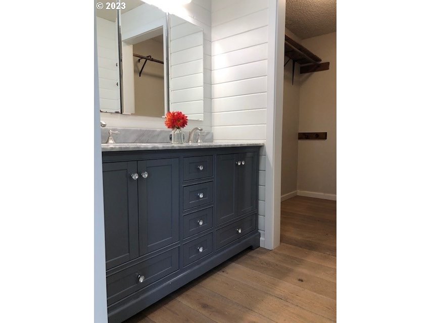 3770 Spruce Street North Bend, OR 97459 - Photo 24 of 42 Owner's Suite Bathroom