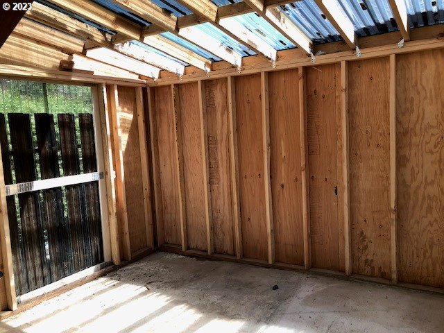 3770 Spruce Street North Bend, OR 97459 - Photo 36 of 42 Garage