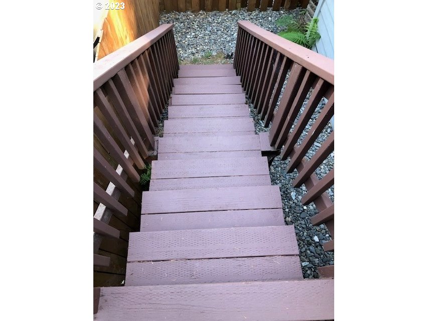 3770 Spruce Street North Bend, OR 97459 - Photo 40 of 42 Porch