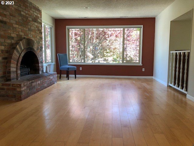 3770 Spruce Street North Bend, OR 97459 - Photo 7 of 42 Living Room