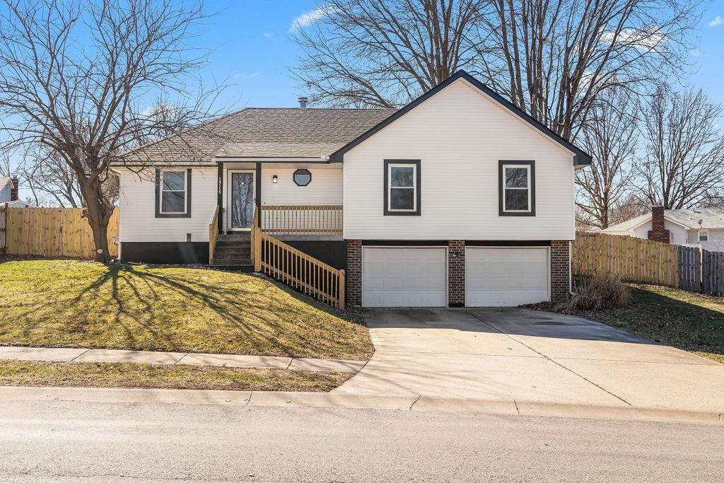 19111 East Roxsbury Lane Independence, MO 64058 - Photo 1 of 1