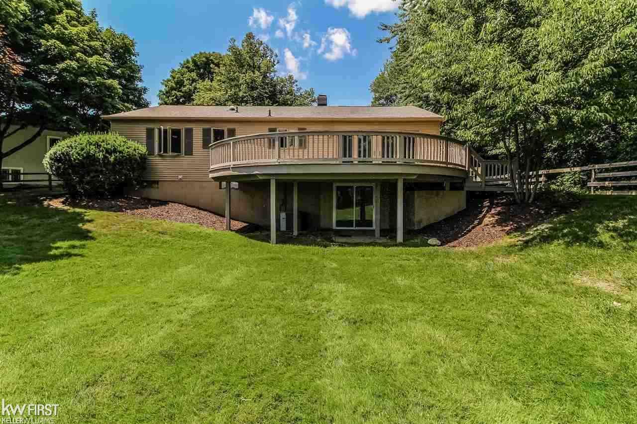 2495 Malibu Court Fenton, MI 48430 - Photo 2 of 19
