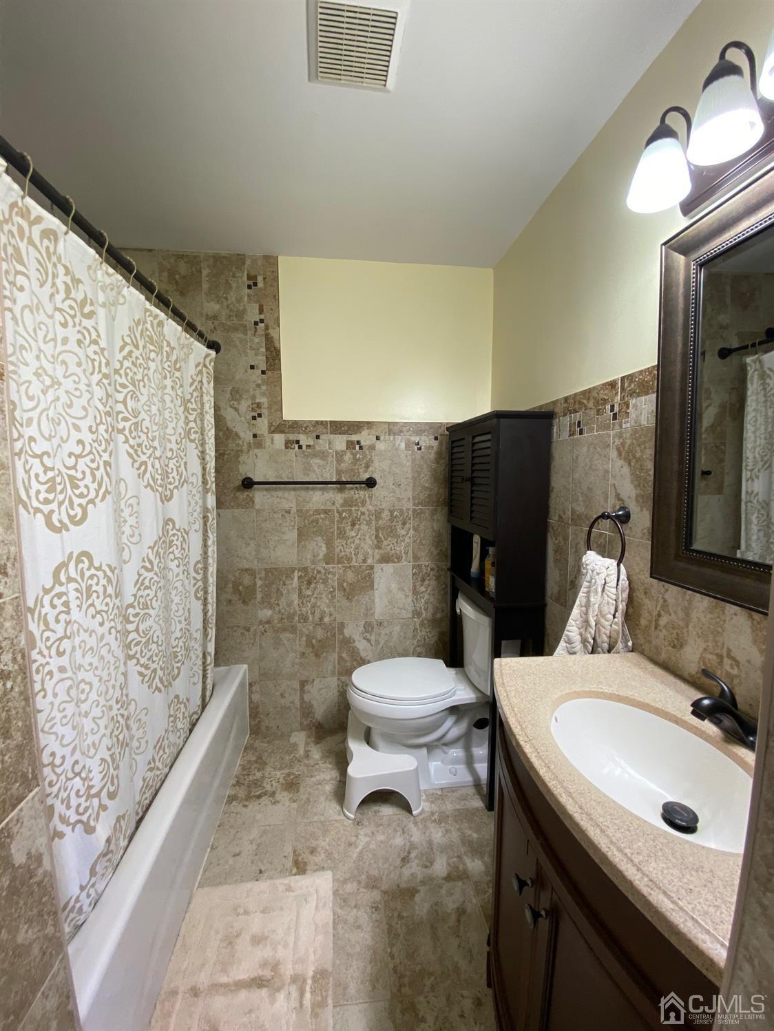 29 Longfield Road New Brunswick, NJ 08901 - Photo 11 of 25 a bathroom with a sink toilet and shower