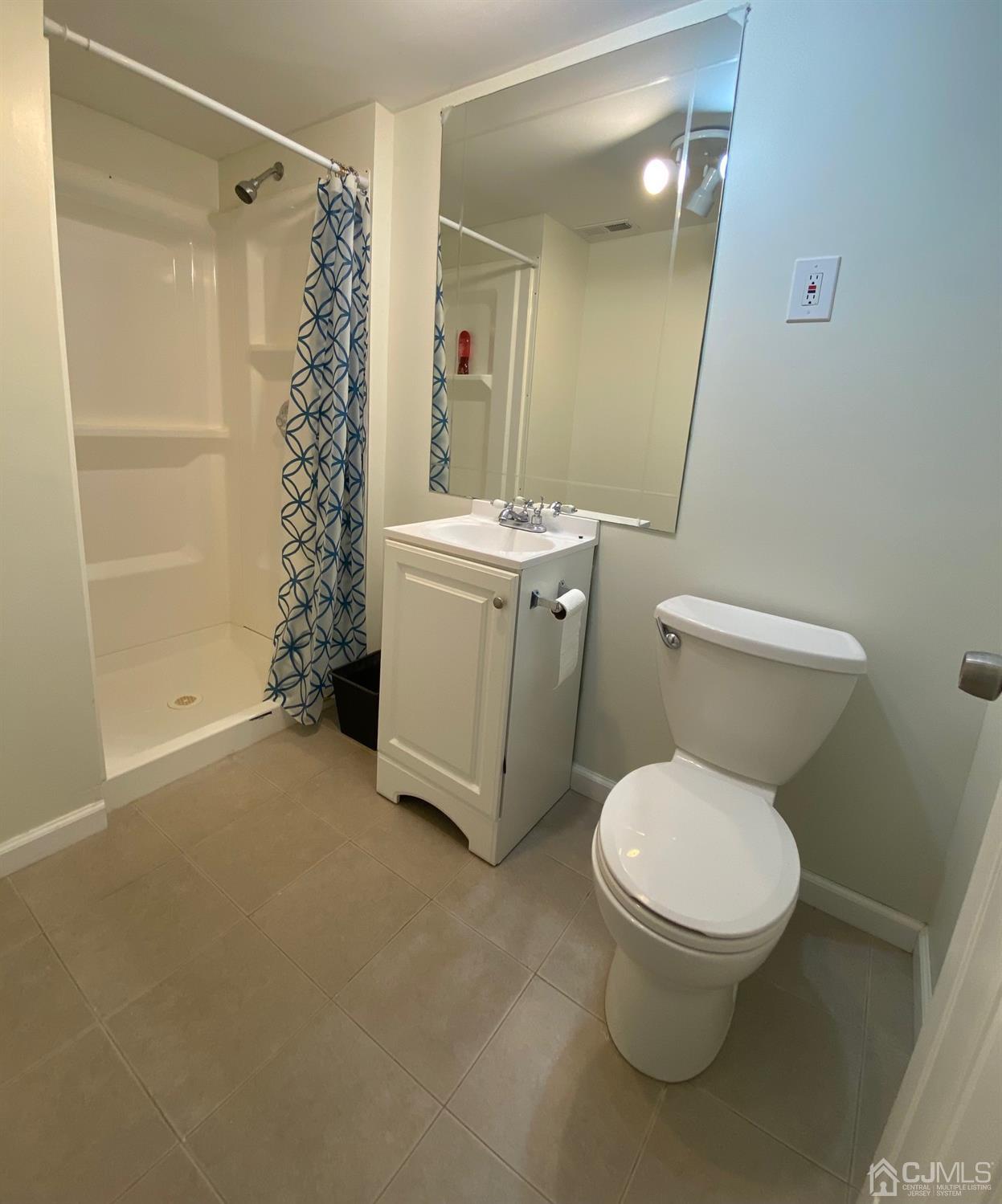 29 Longfield Road New Brunswick, NJ 08901 - Photo 24 of 25 a bathroom with a toilet sink and shower