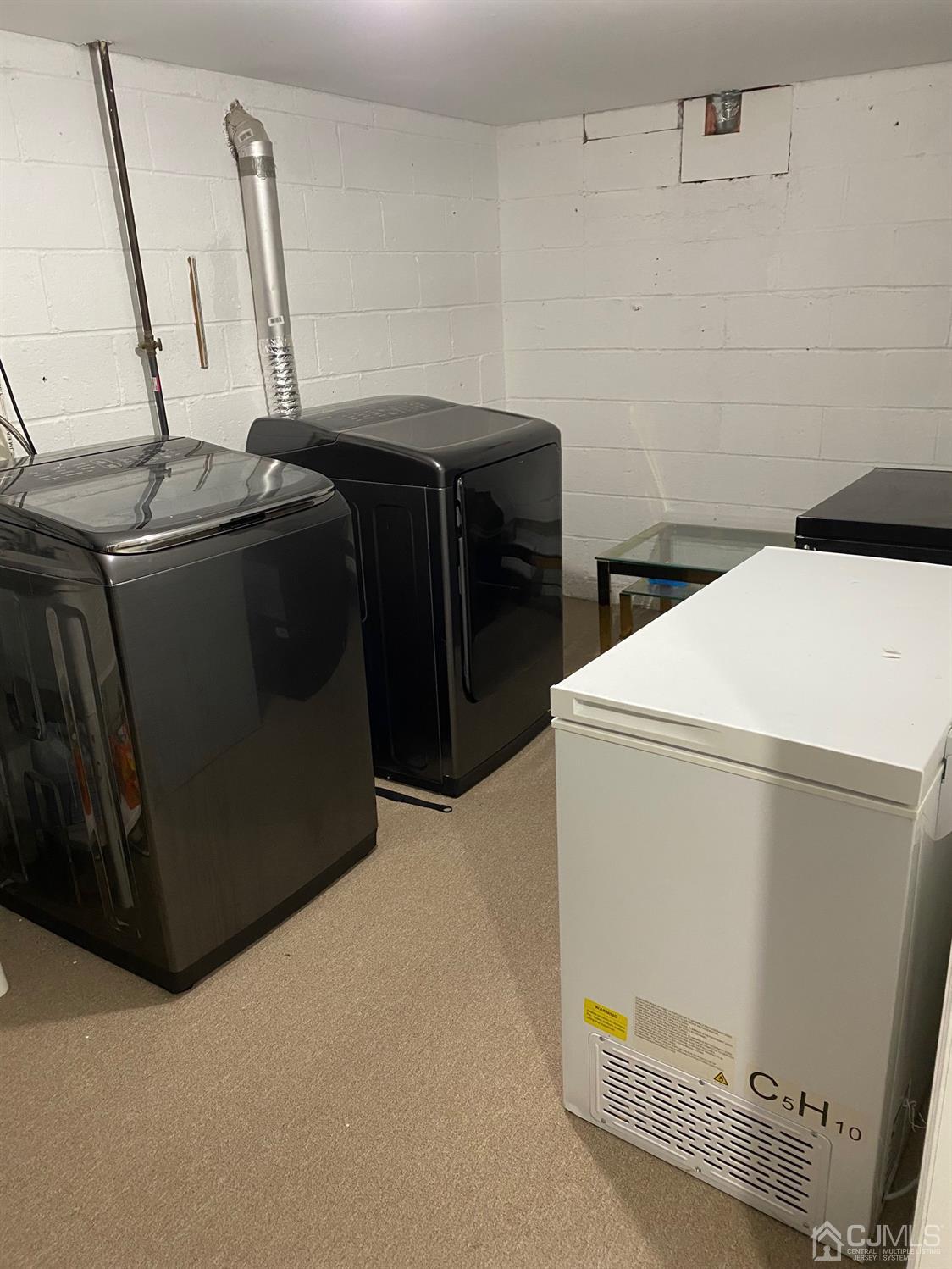 29 Longfield Road New Brunswick, NJ 08901 - Photo 25 of 25 a utility room with dryer and washer