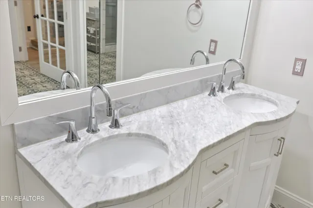 $860,000 | 1132 Brentwood Point, Kingston, TN 37763