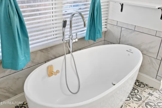 $860,000 | 1132 Brentwood Point, Kingston, TN 37763