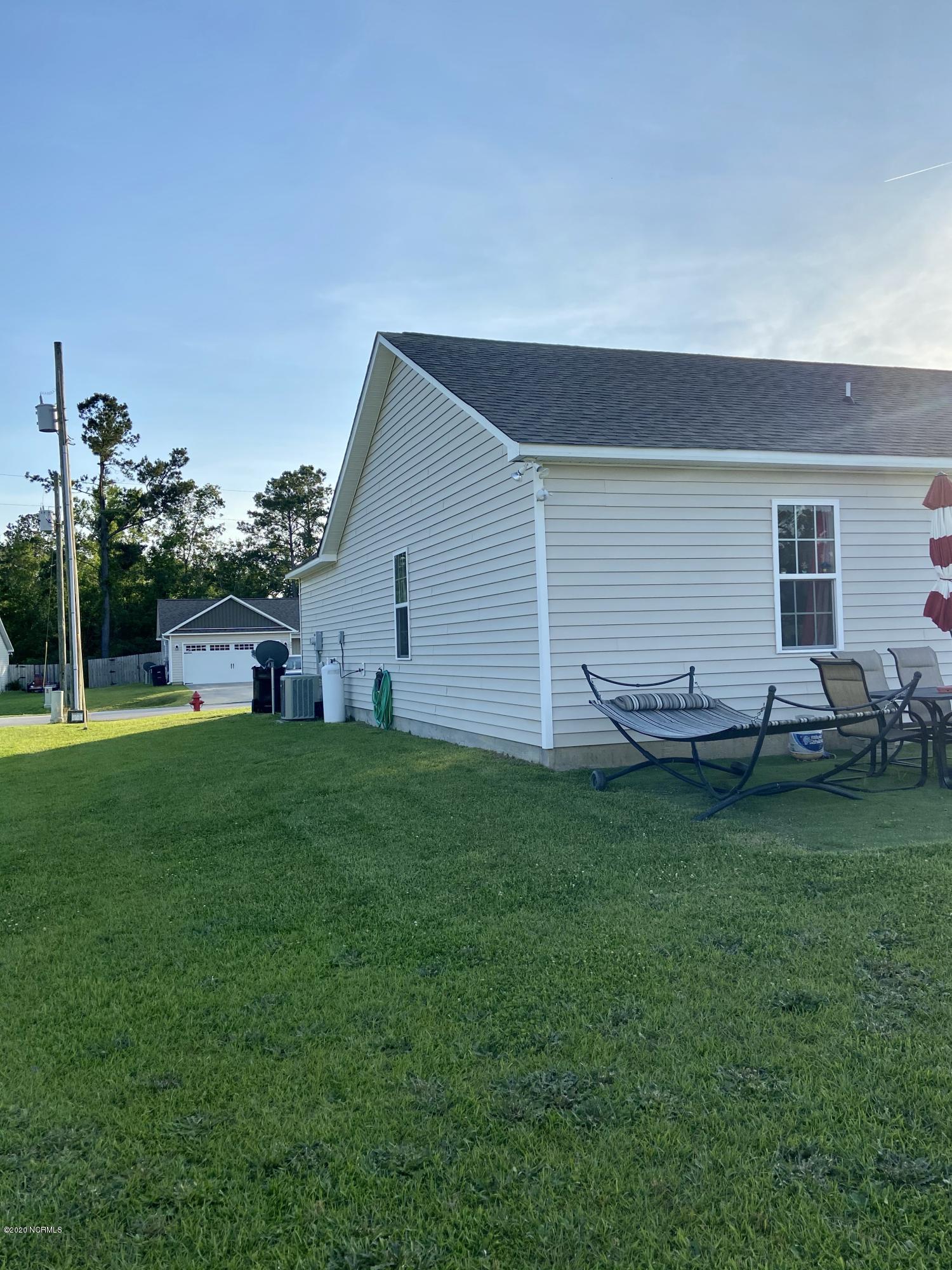 303 South Windy Ridge Road Hubert, NC 28539 - Photo 25 of 35 Garage Side of House