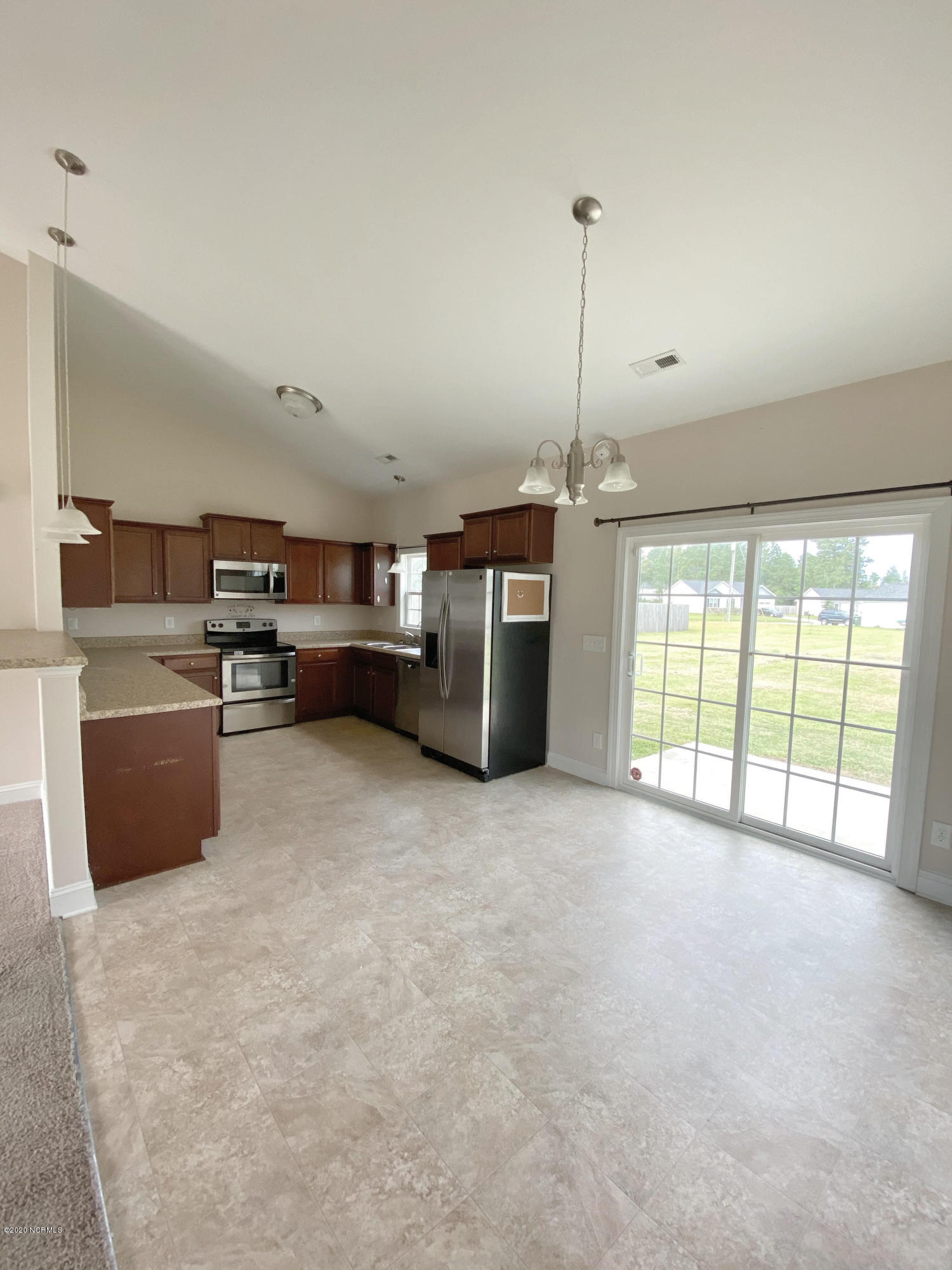 303 South Windy Ridge Road Hubert, NC 28539 - Photo 34 of 35 kitchen dining combo