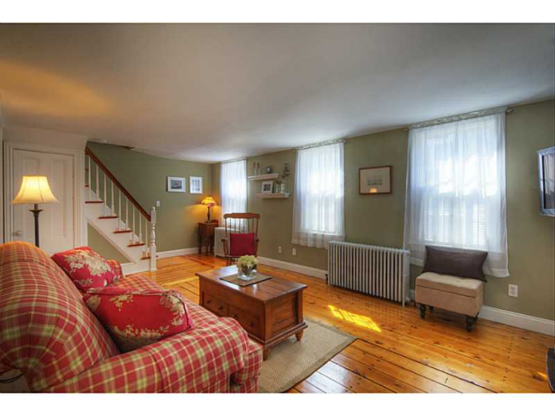 28 Extension Street Newport, RI 02840 - Photo 11 of 24 Living Room.