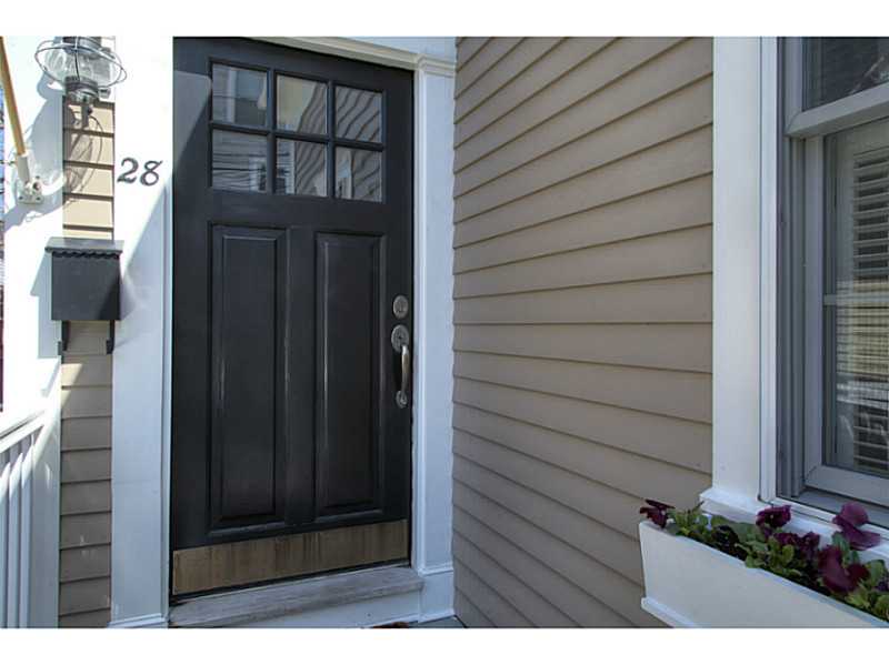 28 Extension Street Newport, RI 02840 - Photo 21 of 24 Entry.