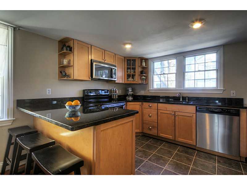 28 Extension Street Newport, RI 02840 - Photo 6 of 24 Kitchen.