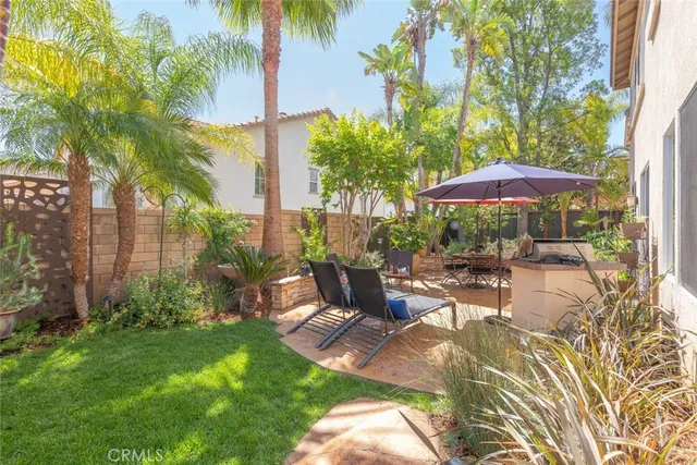 a view of a backyard with sitting area and furniture