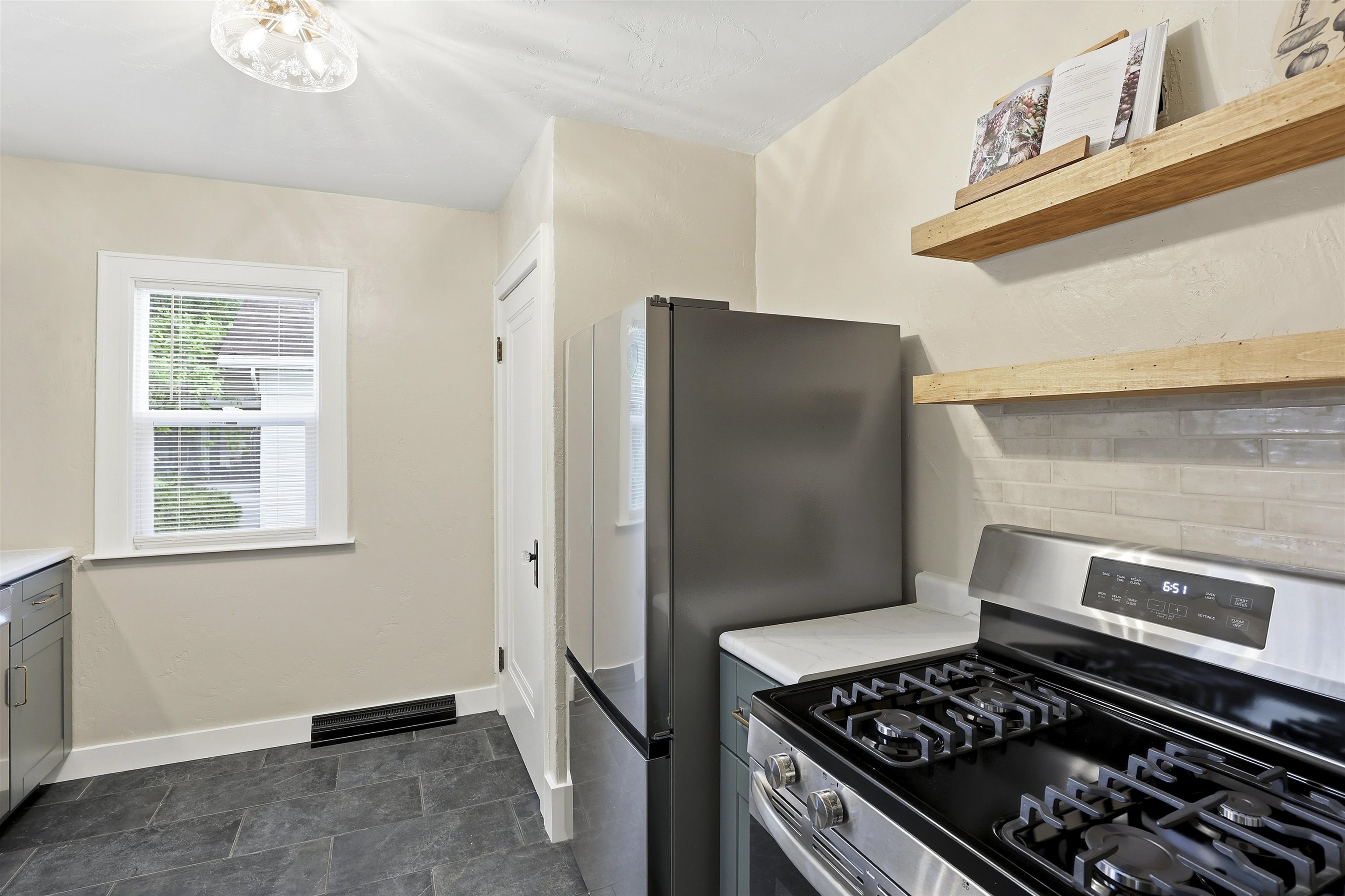 519 West Summer Street Appleton, WI 54911 - Photo 5 of 21