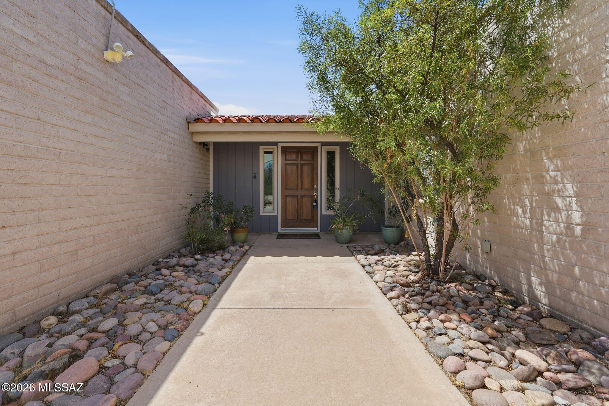 6741 North Pomona Road Tucson, AZ 85704 - Photo 4 of 38 Welcoming entry