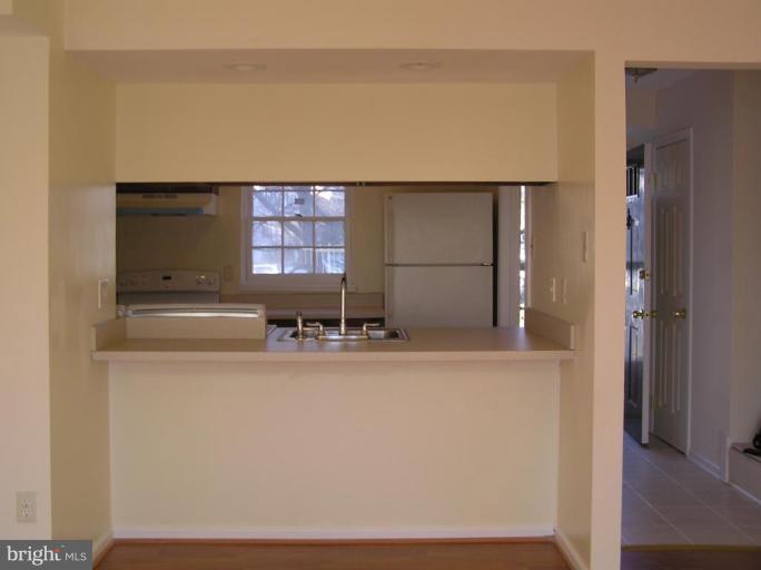 14555 Golden Oak Road Centreville, VA 20121 - Photo 7 of 15 Brand New Kitchen