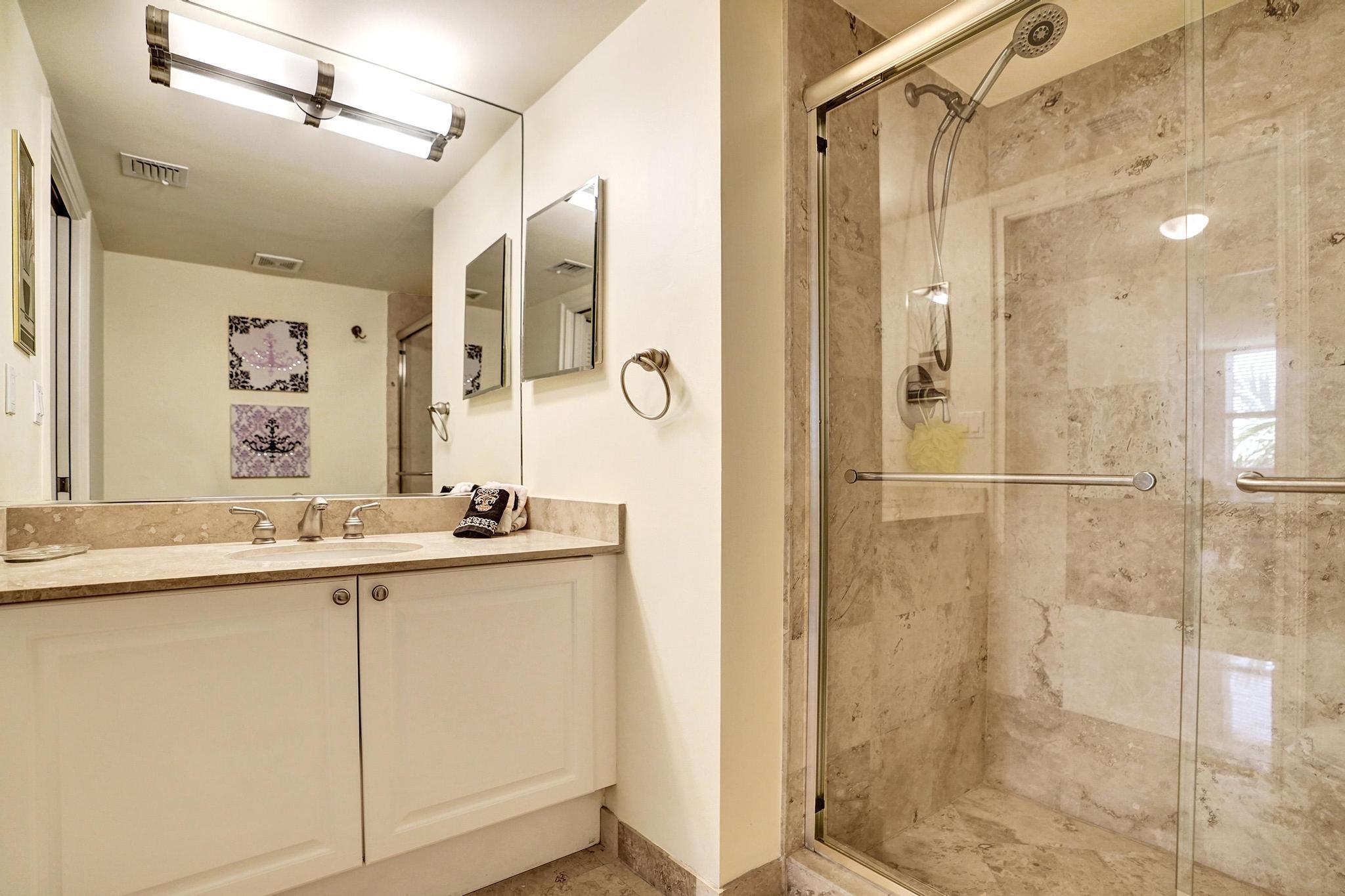 99 Southeast Mizner Boulevard, Unit 802 Boca Raton, FL 33432 - Photo 29 of 54 2nd Bathroom