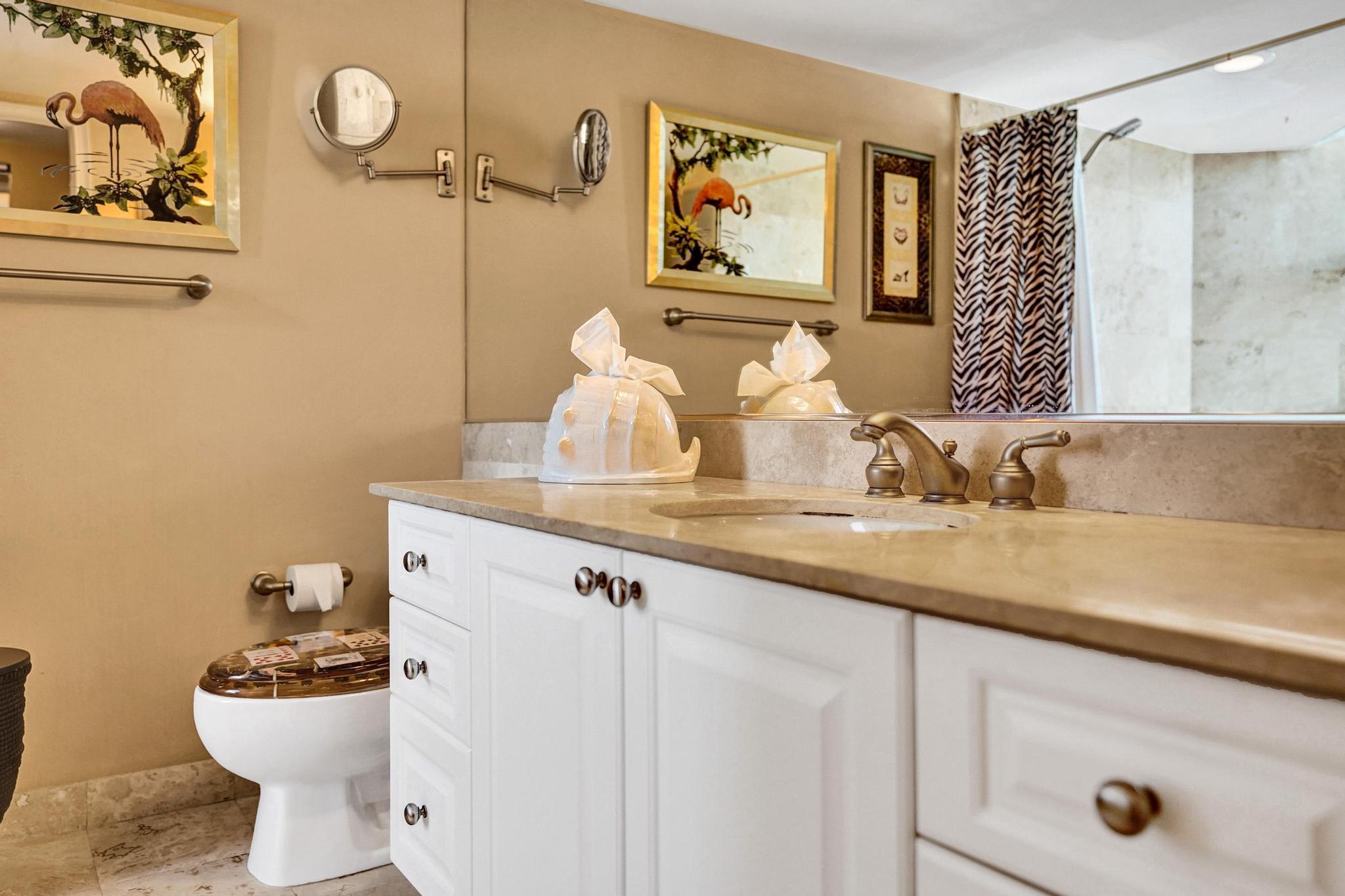 99 Southeast Mizner Boulevard, Unit 802 Boca Raton, FL 33432 - Photo 43 of 54 Primary Bedroom