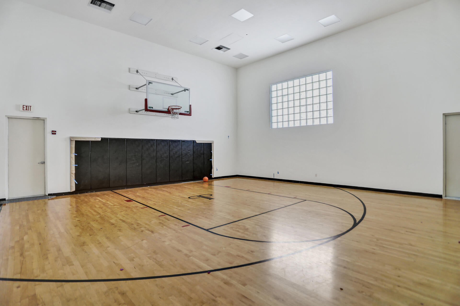 99 Southeast Mizner Boulevard, Unit 802 Boca Raton, FL 33432 - Photo 9 of 54 Basketball Court