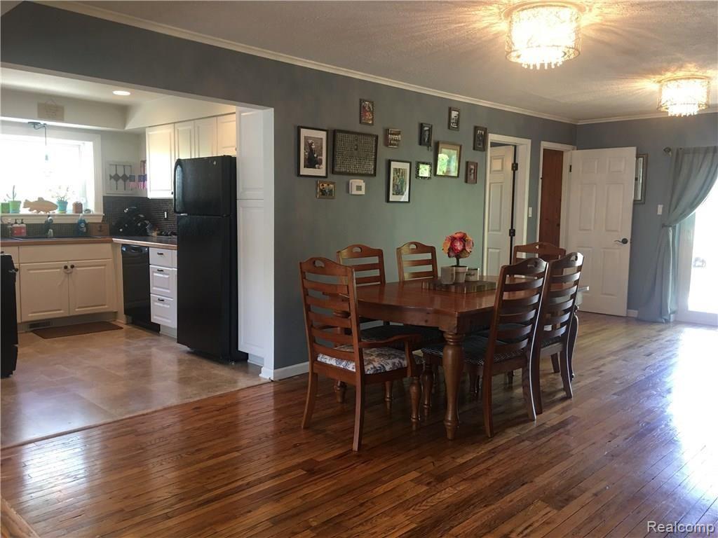 9344 White Lake Road Fenton, MI 48430 - Photo 15 of 34 17 - Dining - Kitchen 2.JPG