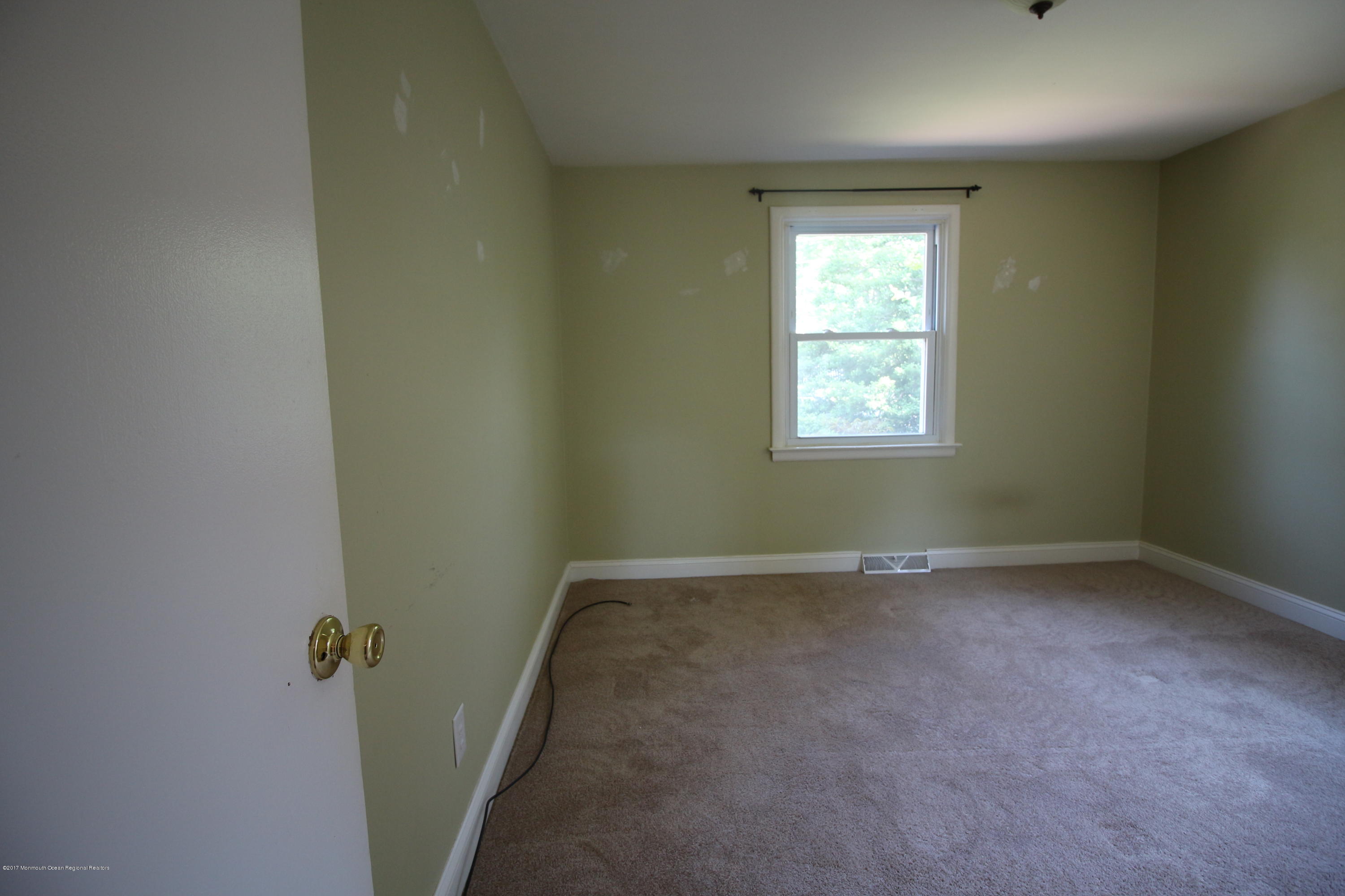 522 Middle Lane Howell, NJ 07731 - Photo 14 of 25 IMG_1912