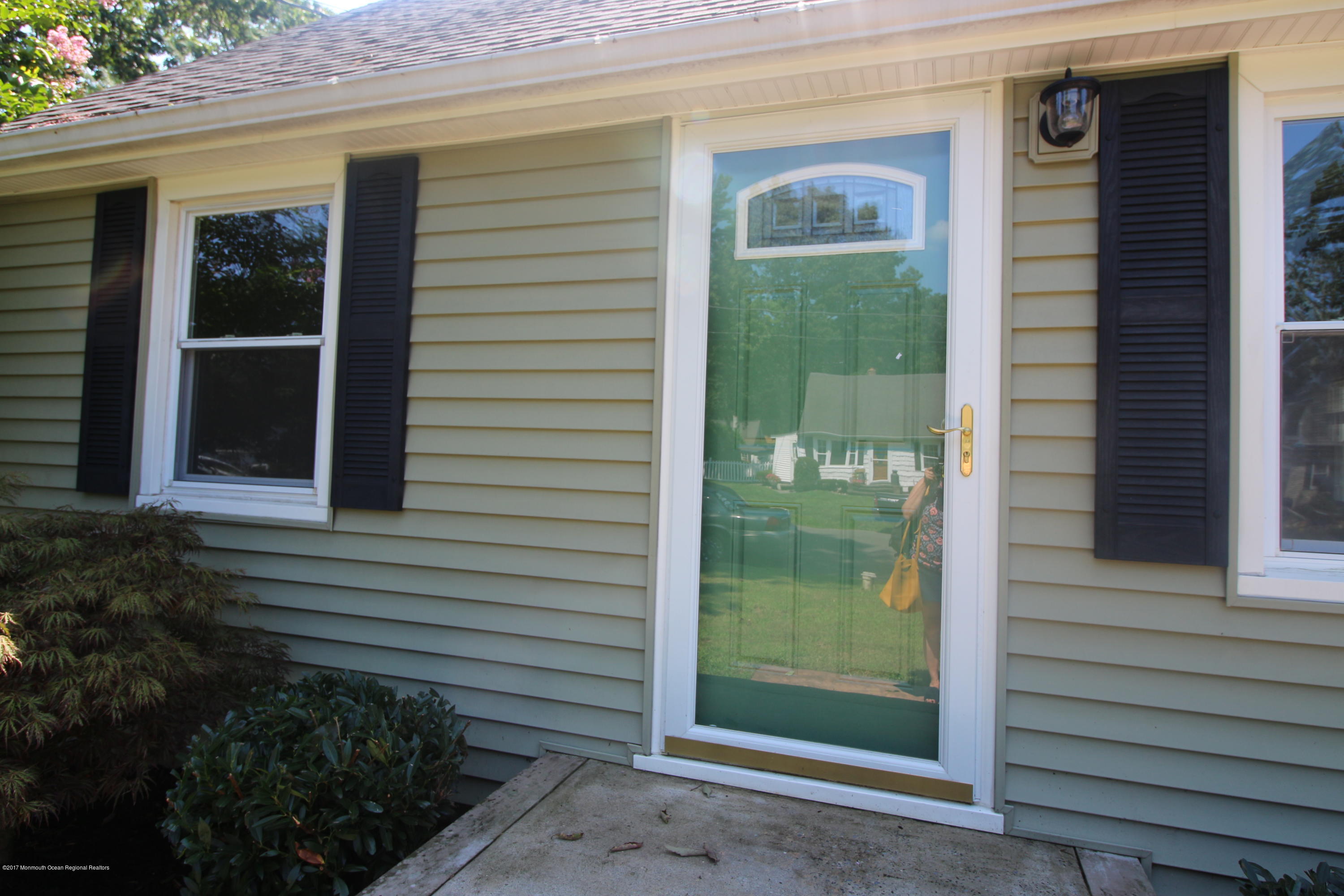 522 Middle Lane Howell, NJ 07731 - Photo 3 of 25 IMG_2018