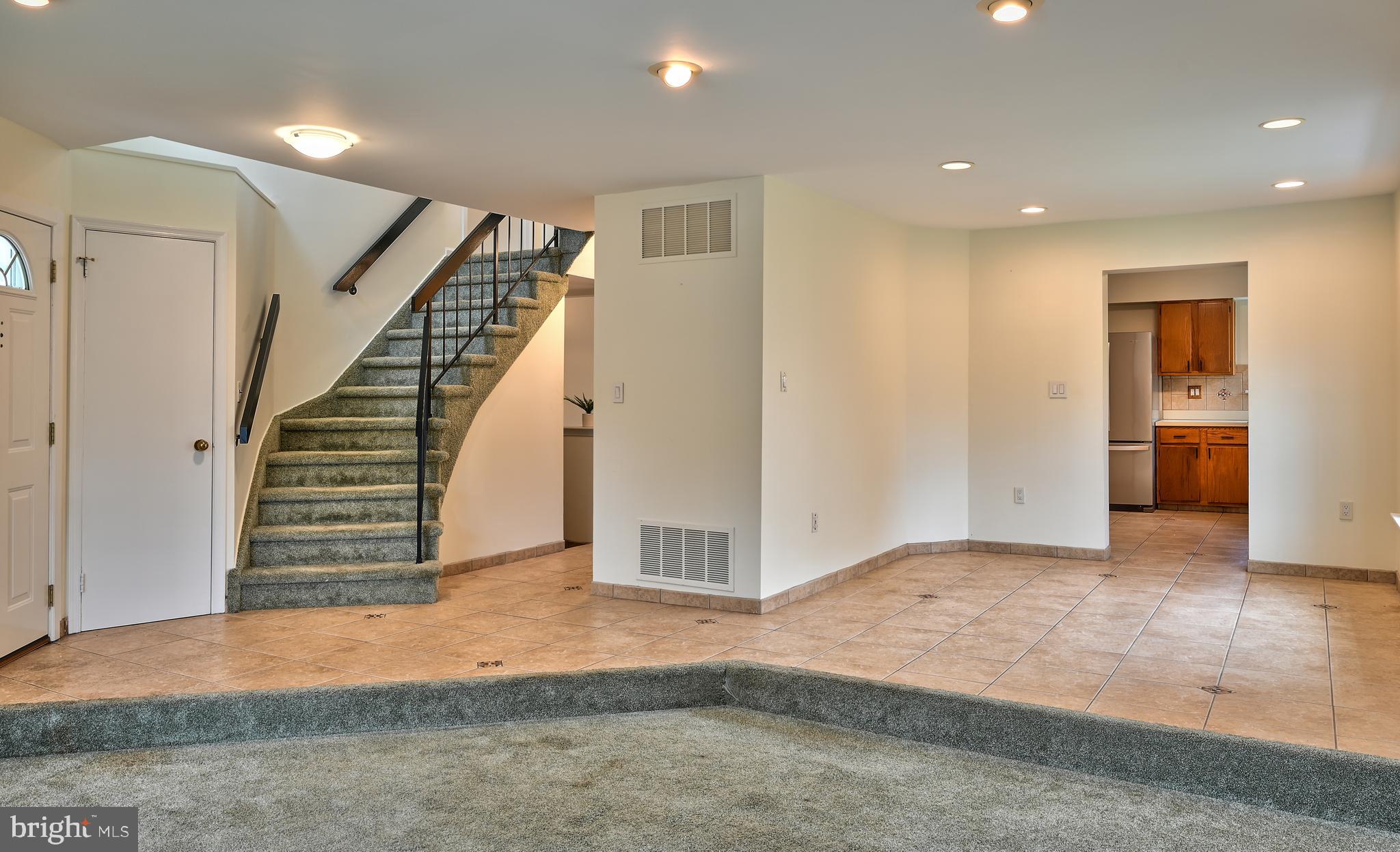 43 Allison Road Hightstown, NJ 08520 - Photo 3 of 33