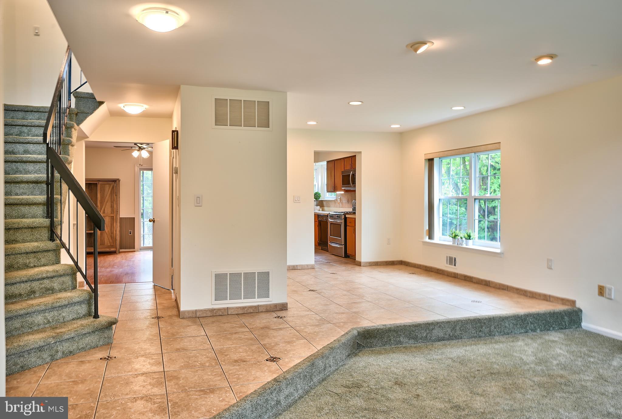 43 Allison Road Hightstown, NJ 08520 - Photo 4 of 33