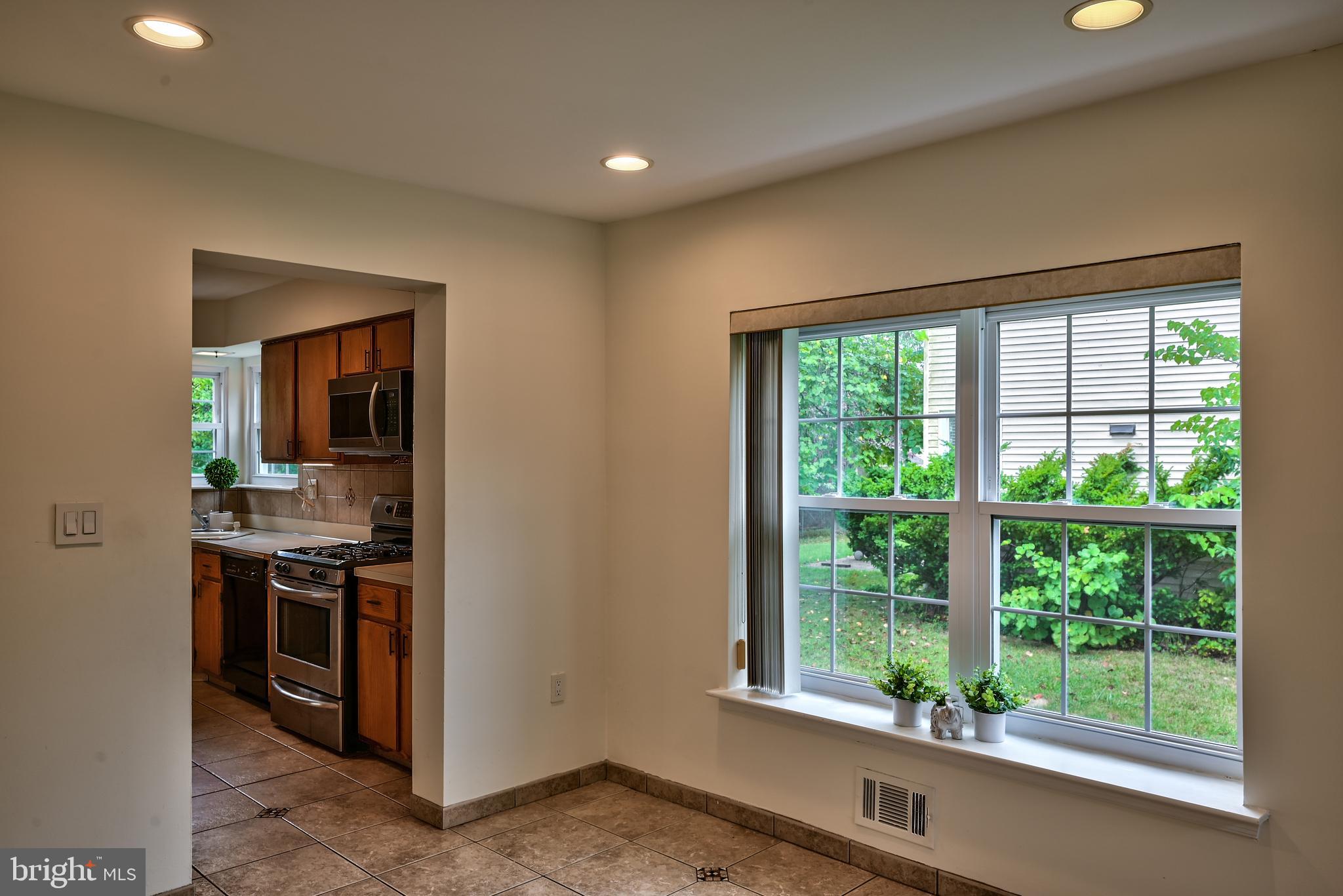 43 Allison Road Hightstown, NJ 08520 - Photo 8 of 33