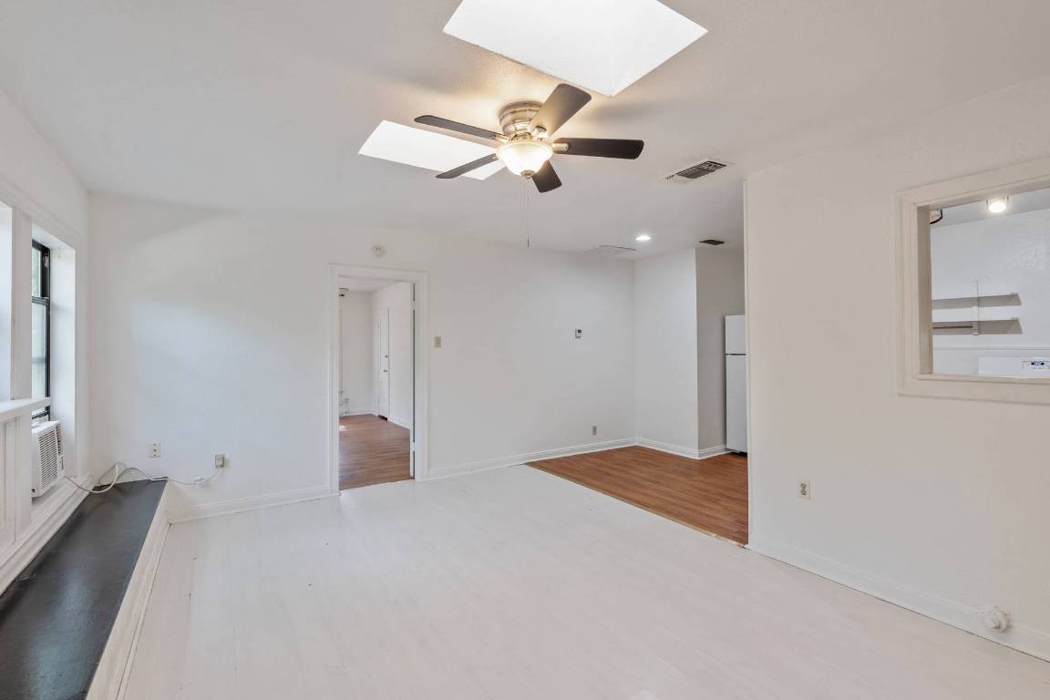 406 East Monroe Street, Unit B Austin, TX 78704 - Photo 21 of 35 a view of an empty room