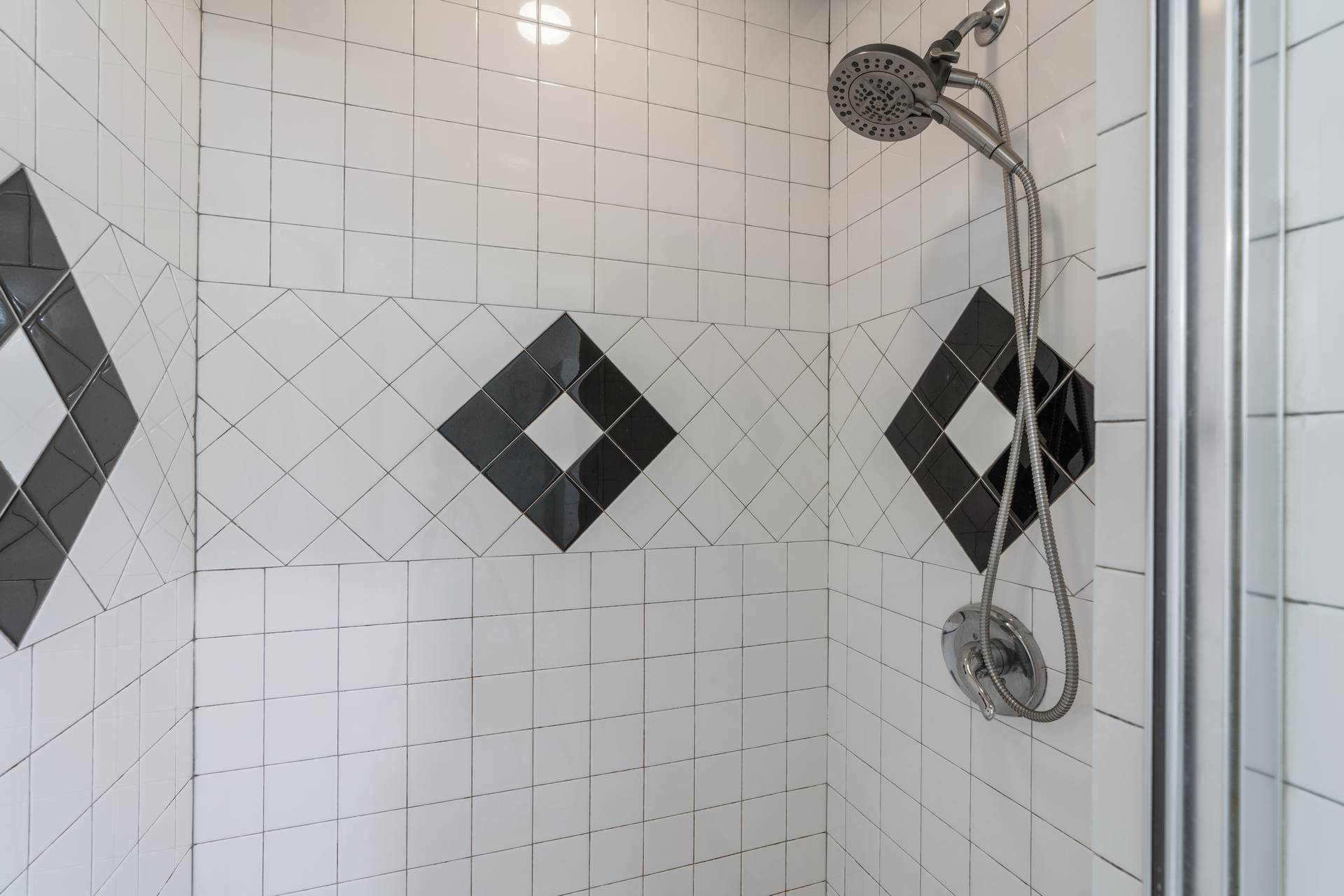 406 East Monroe Street, Unit B Austin, TX 78704 - Photo 27 of 35 a bathroom with a shower