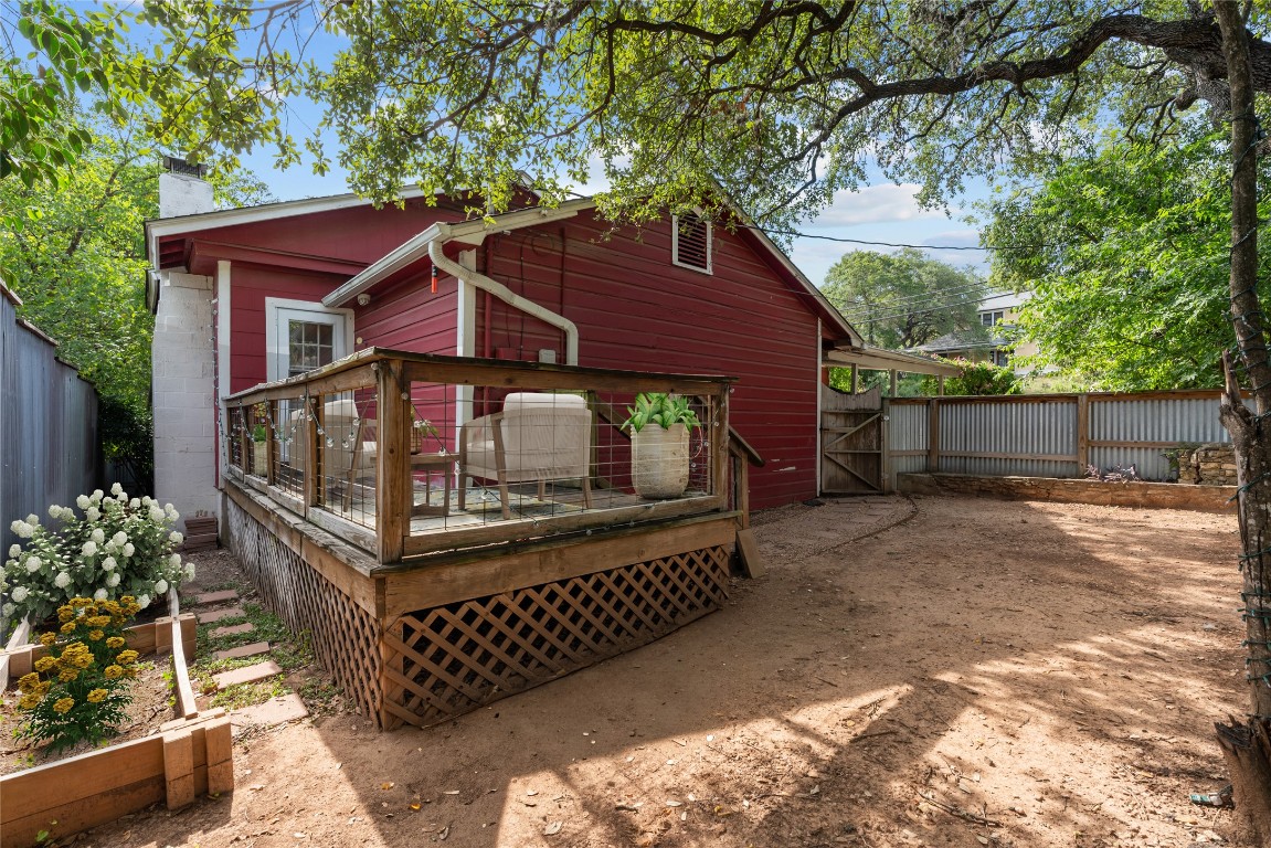 406 East Monroe Street, Unit B Austin, TX 78704 - Photo 28 of 35 a front view of a house with a yard