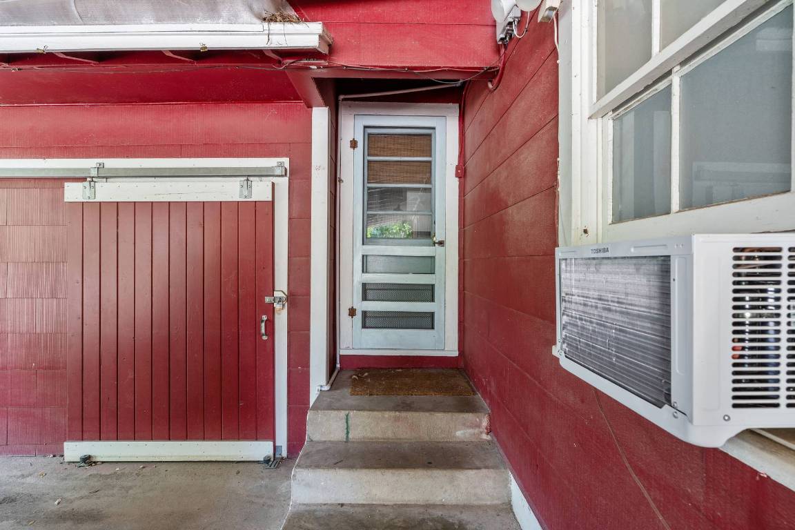 406 East Monroe Street, Unit B Austin, TX 78704 - Photo 8 of 35 View of exterior entry