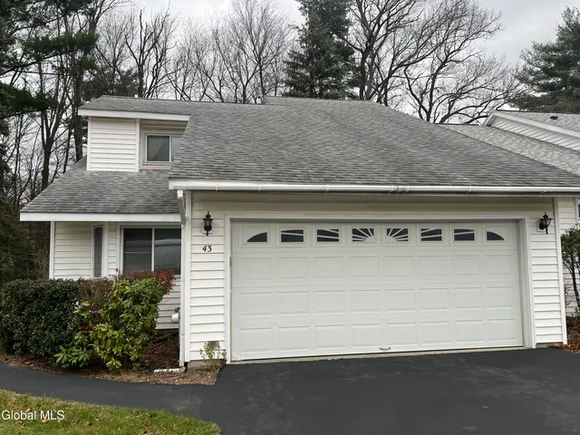 $2,000 | 43 Green Meadow Drive, Clifton Park, NY 12065