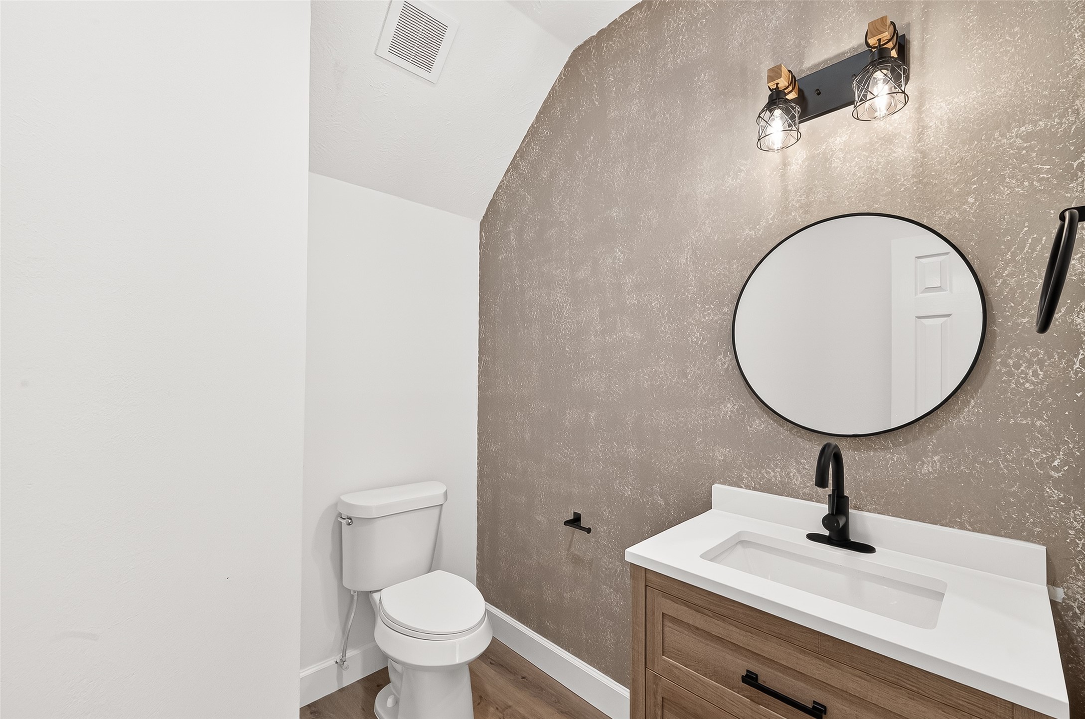 6714 Cleft Stone Drive Houston, TX 77084 - Photo 19 of 49 Half bathroom with accent wall.