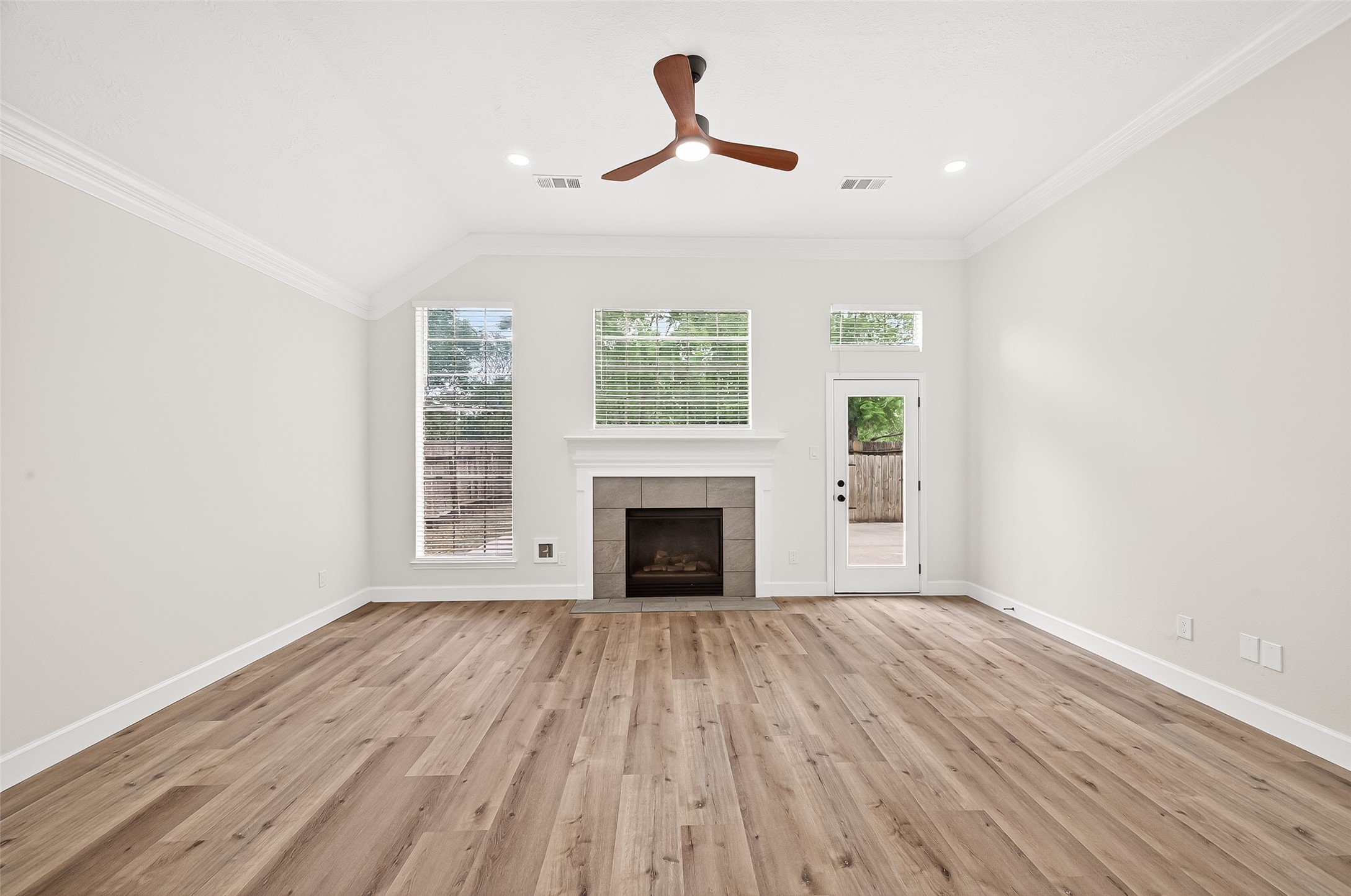 6714 Cleft Stone Drive Houston, TX 77084 - Photo 9 of 49 Living Room