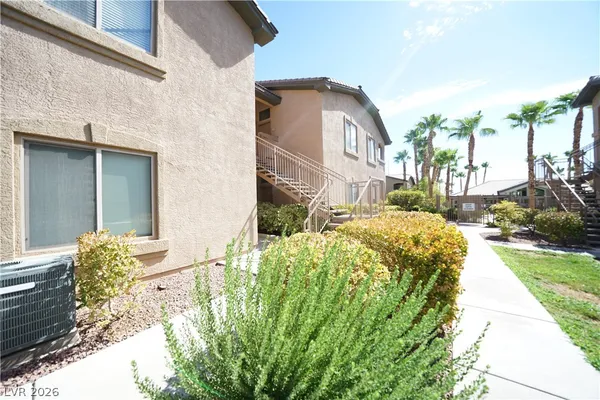 $1,595 | 8985 South Durango Drive, Unit 1039, Las Vegas, NV 89113